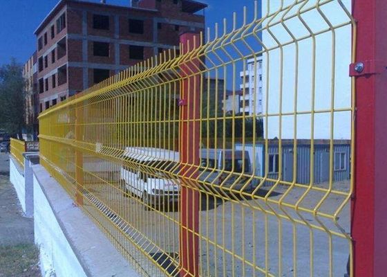 中国 50*200を囲う/ポリ塩化ビニールを曲げる溶接された庭の網は金網に塗りました サプライヤー