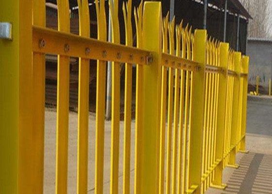 中国 ポリ塩化ビニールは道/鉄道のためにヨーロッパ式金属の柵の塀のパネルに塗りました サプライヤー