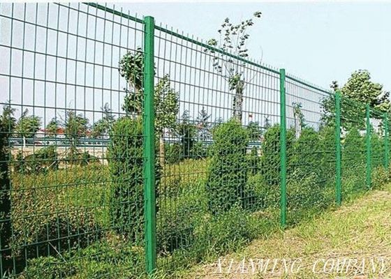 中国 適用範囲が広い溶接されたポリ塩化ビニールは保護農場/牧草地のための金網に塗りました サプライヤー