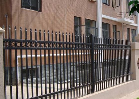 中国 プライバシーの中庭の保護のための金属亜鉛鋼鉄塀、学校の塀のパネル サプライヤー