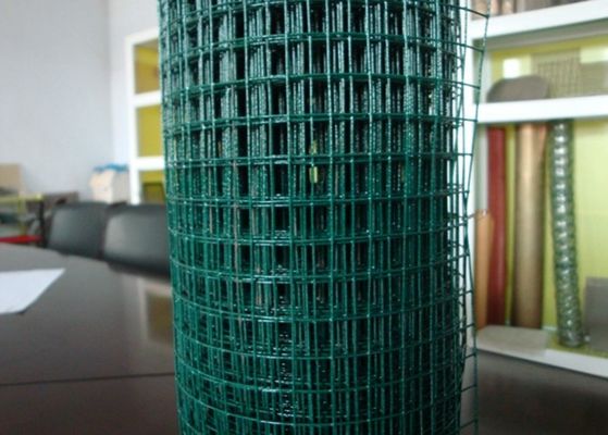 中国 ポリ塩化ビニールは動物のおり50X150のサイズのために深緑色パネルを囲う鋼鉄網に塗りました サプライヤー