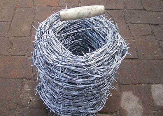 中国 二重繊維2MMのコイル状の有刺鉄線の網、ハイウェーのGIの金網 サプライヤー