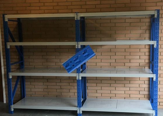 中国 蝶穴の金属の棚の棚/高さの調節可能な倉庫の貯蔵は悩まします サプライヤー