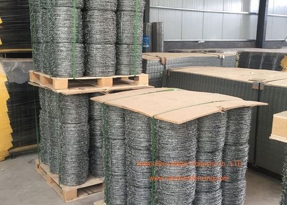 中国 倍によってねじられる鋼鉄有刺鉄線の網はのためのの14ゲージGal囲うことを保護します。 サプライヤー